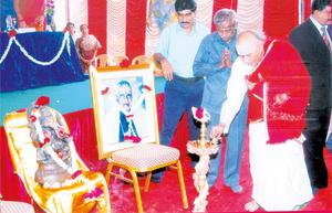 15-9-2010 ರಂದು ಎ. ಪಿ. ಎಸ್. ಕಾಲೇಜ್ ಆಫ್ ಇಂಜಿನಿಯರಿಂಗ್ ನಲ್ಲಿ ಬಿ. ಇ. ತರಗತಿಗಳನ್ನು ವಿದ್ವಾನ್ ಕೆ. ಜಿ. ಸುಬ್ರಾಯಶರ್ಮರು ದೀಪವನ್ನು ಬೆಳಗಿಸಿ ಉದ್ಘಾಟನೆಮಾಡುತ್ತಿರುವ ಸಮಾರಂಭ