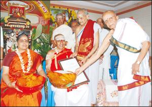 Vidwan Sharmaji being honoured and given the Title Advaita Vedanta Savyasachi by Sri Shankara Jayanthi Mandali, Bangalore, 14-5-2010