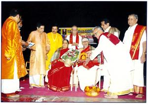 ಮಹಾಮಹೋಪಾಧ್ಯಾಯ ಡಾ।। ರಾ. ಸತ್ಯನಾರಾಯಣರವರಿಂದ ಮಹಾಮಹೋಪಾಧ್ಯಾಯ ವಿದ್ವಾನ್ ವೇ।। ಬ್ರ।। ಶ್ರೀ ಕೆ. ಜಿ. ಸುಬ್ರಾಯಶರ್ಮಾ ದಂಪತಿಗಳಿಗೆ ಸನ್ಮಾನ (18-12-2011)