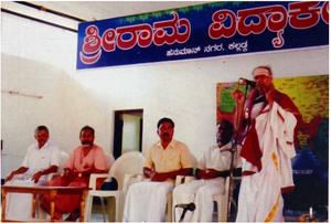 ದಕ್ಷಿಣ ಕನ್ನಡದ ಪುತ್ತೂರಿನ ಕಲ್ಲಡ್ಕದಲ್ಲಿ  ಶ್ರೀರಾಮವಿದ್ಯಾಕೇಂದ್ರದಲ್ಲಿ ವಿದ್ವಾನ್ ಕೆ. ಜಿ. ಸುಬ್ರಾಯಶರ್ಮರು ಉಪನ್ಯಾಸ ಮಾಡುತ್ತಿರುವುದು (15-03-2012)