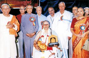 ವೈದಿಕಧರ್ಮ ಸಹಾಯಸಂಘದ ರಜತಮಹೋತ್ಸವದ ಸಂದರ್ಭದಲ್ಲಿ ಪ್ರವಚನಕಾರರಾದ ವಿದ್ವಾನ್ ಕೆ. ಜಿ. ಸುಬ್ರಾಯಶರ್ಮರಿಗೆ ಸಂಘದಿಂದ ಗೌರವಸನ್ಮಾನ