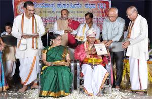 ವೇದಶಾಸ್ತ್ರಪೋಷಿಣೀ ಸಭಾ ರಿ. ಮೈಸೂರು - ಸಂಸ್ಥೆಯಿಂದ ವಿದ್ವಾನ್ ಕೆ. ಜಿ. ಸುಬ್ರಾಯಶರ್ಮಾ ಅವರಿಗೆ ಖ್ಯಾತಕಾದಂಬರೀಕಾರರಾದ, ಸುಪ್ರಸಿದ್ಧ ಸಾಹಿತಿಗಳಾದ ಡಾ ॥ ಎಸ್. ಎಲ್. ಭೈರಪ್ಪನವರಿಂದ `ಶಾಸ್ತ್ರವಿದ್ಯಾನಿಧಿ' ಎಂಬ ಗೌರವ ಸನ್ಮಾನ ಪ್ರಶಸ್ತಿಪ್ರದಾನ ; 8-5-2015, ಭಾನುವಾರ