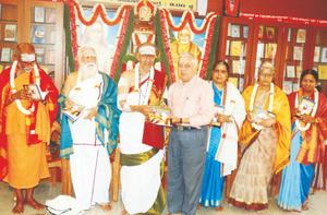 ವಿದ್ವಾನ್ ಕೆ. ಜಿ ಸುಬ್ರಾಯಶರ್ಮಾರವರ `ಶ್ರೀರಮಣಸುಧಾ' ಗ್ರಂಥದ ಲೋಕಾರ್ಪಣ ಸಮಾರಂಭದಲ್ಲಿ ಗಣ್ಯ ಅತಿಥಿಗಳು - 20-4-2013