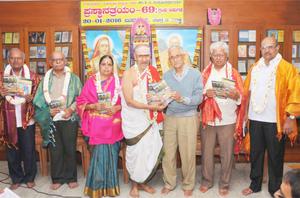 ವಿದ್ವಾನ್ ಕೆ. ಜಿ. ಸುಬ್ರಾಯಶರ್ಮಾಜಿಯವರ `ಪ್ರಸ್ಥಾನತ್ರಯಂ' - 69 ಲೋಕಾರ್ಪಣ ಸಮಾರಂಭದಲ್ಲಿ ಸನ್ಮಾನ್ಯರಾದ ಟಿ. ಕೆ. ತಿಮ್ಮರಾಜಶೆಟ್ಟಿ, ಬಿ. ಎನ್. ರಂಗಣ್ಣ, ಡಾ ॥ ಕೆ. ವಿ. ರಾಮು (USA), ಸಿ. ಕೆ. ಸುಬ್ಬನರಸಿಂಹ, ವಿ. ರಾಜಣ್ಣ; 20-1-2016 ಬುಧವಾರ