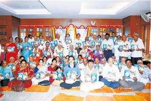 30-10-2010 ರಂದು ವಿದ್ವಾನ್ ಕೆ. ಜಿ. ಸುಬ್ರಾಯಶರ್ಮರ `ಶಾಂತಿಮಂತ್ರಗಳು' ಕೃತಿಯ ಲೋಕಾರ್ಪಣೆಯ ಸಮಾರಂಭದಲ್ಲಿ ಮುಮುಕ್ಷು ಶ್ರೋತೃಗಳು
