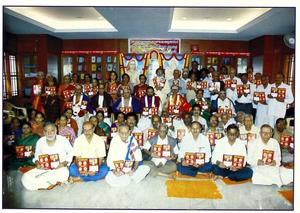 03-12-2010 ರಂದು ವೇದಾಂತಪ್ರಭಾಕರ ಕೆ. ಜಿ. ಸುಬ್ರಾಯಶರ್ಮರ 'vedamahime' ಗ್ರಂಥದ ಲೋಕಾರ್ಪಣ ಸಮಾರಂಭದಲ್ಲಿ ಉಪಸ್ಥಿತರಾಗಿರುವ ವೇದಾಭಿಮಾನಿಗಳು