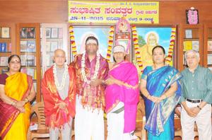 `ಸುಭಾಷಿತ ಸಂವತ್ಸರ' ಗ್ರಂಥರತ್ನದ ಲೋಕಾರ್ಪಣ ಸಮಾರಂಭದಲ್ಲಿ ಸನ್ಮಾನ್ಯರಾದ ಎನ್. ಕಾರ್ತಿಕೇಯನ್ ರವರಿಗೆ ಪ್ರೀತಿಪೂರ್ವಕ ಸನ್ಮಾನ. 28-11-2015, ಶನಿವಾರ
