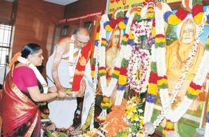 5-1-2013 ಶನಿವಾರದಂದು ಪರಮಪೂಜ್ಯ ಶ್ರೀಶ್ರೀಗಳವರ 132 ನೆಯ ಜಯಂತಿ ಉತ್ಸವದಂದು ವಿದ್ವಾನ್ ಕೆ. ಜಿ. ಸುಬ್ರಾಯಶರ್ಮಾದಂಪತಿಗಳಿಂದ ಸದ್ಗುರುಪಾದುಕಾಪೂಜೆ