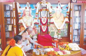 ಶ್ರೀವಿಜಯನಾಮಸಂವತ್ಸರದ ಶ್ರೀಶಂಕರಜಯಂತೀ 15-5-2013 ರಂದು ವಿದ್ವಾನ್ ಕೆ. ಜಿ. ಸುಬ್ರಾಯಶರ್ಮಾದಂಪತಿಗಳಿಂದ ಸದ್ಗುರುಪಾದುಕಾಪೂಜಾ