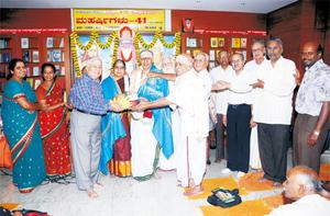 ಮಹಾಮಹೋಪಾಧ್ಯಾಯ ವಿದ್ವಾನ್ ಕೆ. ಜಿ. ಸುಬ್ರಾಯಶರ್ಮಾರವರ `ಮಹರ್ಷಿಗಳು-41' ಗ್ರಂಥರತ್ನದ ಲೋಕಾರ್ಪಣಸಮಾರಂಭದಲ್ಲಿ ಅಭಿಮಾನಿಗಳಿಂದ ಗೌರವಸನ್ಮಾನ - 19-9-2013