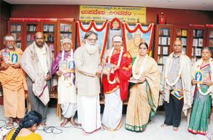 ವೇದಾಂತಕಾಮಧೇನು' ವಿದ್ವಾನ್ ಕೆ. ಜಿ. ಸುಬ್ರಾಯಶರ್ಮಾರವರ `ಉಪದೇಶಸಿಂಚನಂ-26' ಗ್ರಂಥರತ್ನದ ಲೋಕಾರ್ಪಣಸಮಾರಂಭದಲ್ಲಿ ಮುಖ್ಯ ಅತಿಥಿಗಳು, 16-6-2012, ಶನಿವಾರ