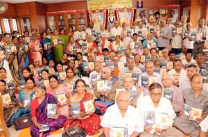 `ವೇದಾಂತರತ್ನಾಕರ' ವಿದ್ವಾನ್ ಕೆ. ಜಿ. ಸುಬ್ರಾಯಶರ್ಮಾರವರ `ಸಂಸ್ಕೃತ ವೈಭವ-44' ಕೃತಿರತ್ನದ ಲೋಕಾರ್ಪಣ ಸಮಾರಂಭದಲ್ಲಿ ಸಂಸ್ಕೃತಾಭಿಮಾನಿಗಳು, 30-12-2013, ಸೋಮವಾರ