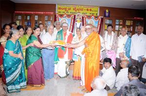 `ಜಿಜ್ಞಾಸು ಕಾಮದೇನು' ವಿದ್ವಾನ್ ಕೆ. ಜಿ. ಸುಬ್ರಾಯಶರ್ಮಾರವರ `ಸಂಸ್ಕೃತ ವೈಭವ-44' ಕೃತಿರತ್ನದ ಲೋಕಾರ್ಪಣ ಸಮಾರಂಭದಲ್ಲಿ ಶ್ರೀ ಶರ್ಮಾದಂಪತಿಗಳಿಗ ಗೌರವಸನ್ಮಾನ, 30-12-2013
