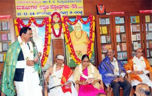 `ವೇದಾಂತಚಕ್ರವರ್ತಿ' ಡಾ ॥ ಕೆ. ಜಿ. ಸುಬ್ರಾಯಶರ್ಮಾರವರ `ಮಹರ್ಷಿಗಳ ಅಷ್ಟಕ ಸ್ತೋತ್ರಗಳ'-55 ಕೃತಿರತ್ನದ ಲೋಕಾರ್ಪಣದ ಶುಭಸಮಾರಂಭದಲ್ಲಿ ಅಧ್ಯಕ್ಷಪೀಠದಿಂದ ಪ್ರೋ ॥ ಡಾ ॥ ಮಲ್ಲೇಪುರಂ ಜಿ. ವೆಂಕಟೇಶರವರು ಮಾತಾಡುತ್ತಿದ್ದಾರೆ. 11-11-14, ಮಂಗಳವಾರ
