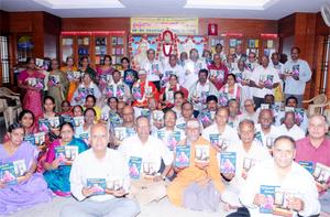 `ಮುಮುಕ್ಷುಮೋಕ್ಷಧೇನು' ಡಾ ॥ ಕೆ. ಜಿ. ಸುಬ್ರಾಯಶರ್ಮಾರವರ `ಶ್ರೀಶ್ರೀಗಳ ಸಂಶೋಧನೆ'-54 ಕೃತಿರತ್ನದ ಲೋಕಾರ್ಪಣ ಸಮಾರಂಭದಲ್ಲಿ ಜಿಜ್ಞಾಸು ಶ್ರೋತೃಗಳು. 19-10-2014, ಭಾನುವಾರ