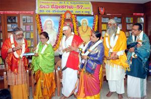 ಡಾ ॥ ಕೆ. ಜಿ. ಸುಬ್ರಾಯಶರ್ಮರ `ನೀತಿಶ್ಲೋಕಗಳು'-57 ಕೃತಿಯನ್ನು ಶ್ರೀ ಕೆ. ಎಸ್. ಎಲ್. ಎನ್. ಸ್ವಾಮಿ, ಶ್ರೀಮತಿ ಬಿ. ವಿ. ರಾಧಾರವರು ಲೋಕಾರ್ಪಣೆ  ಮಾಡುತ್ತಿದ್ದಾರೆ. 20-1-15, ಮಂಗಳವಾರ