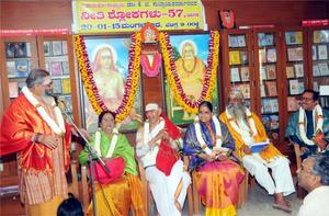ಡಾ ॥ ಕೆ. ಜಿ. ಸುಬ್ರಾಯಶರ್ಮರ `ನೀತಿಶ್ಲೋಕಗಳು'-57 ಗ್ರಂಥವನ್ನು ಲೋಕಾರ್ಪಣೆಮಾಡಿದ ಬಳಿಕ ಶ್ರೀ ಕೆ. ಎಸ್. ಎಲ್. ಎನ್. ಸ್ವಾಮಿ ರವೀ ಅವರು ಮಾತನಾಡುತ್ತಿದ್ದಾರೆ. 20-1-15 ಮಂಗಳವಾರ