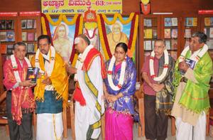 `ಉಪನಿಷದ್‍ರತ್ನಾಕರ' ವಿದ್ವಾನ್ ಕೆ. ಜಿ. ಸುಬ್ರಾಯಶರ್ಮಾರವರ `ಅಜ್ಞಾನವಿಮುಕ್ತಿ'-63 ಕೃತಿರತ್ನವನ್ನು ಸನ್ಮಾನ್ಯರಾದ ಕೆ. ಎನ್. ಕೃಷ್ಣಮೂರ್ತಿಗಳು ಲೋಕಾರ್ಪಣೆಮಾಡುತ್ತಿದ್ದಾರೆ; 18-7-2015, ಶನಿವಾರ