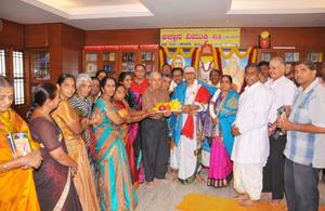 `ಅದ್ವೈತವೇದಾಂತಸಾರಥಿ' ವಿದ್ವಾನ್ ಕೆ. ಜಿ. ಸುಬ್ರಾಯಶರ್ಮಾರವರ `ಅಜ್ಞಾನವಿಮುಕ್ತಿ'-63 ಗ್ರಂಥರತ್ನದ ಲೋಕಾರ್ಪಣಸಮಾರಂಭದಲ್ಲಿ ಡಾ ॥ ಶರ್ಮಾದಂಪತಿಗಳಿಗೆ `ಗೌರವಸನ್ಮಾನ' 18-7-2015