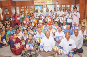 `ಗೀತೆಯಲ್ಲಿ ಗುಣವಿಮರ್ಶೆ'-76; ಕೃತಿರತ್ನದ ಲೋಕಾರ್ಪಣ ಸಮಾರಂಭದಲ್ಲಿ 9-8-2016, ಮಂಗಳವಾರದಂದು ಗೀತಾಪ್ರಿಯರಾದ ಪ್ರವಚನ ಶ್ರೋತೃಗಳಾದ ಅಭಿಮಾನಿಗಳು