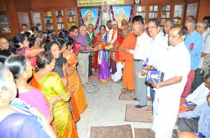 `ಶ್ರೀ ಸುರೇಶ್ವರರ ಸಿಂಹಗರ್ಜನೆ'-79; ಕೃತಿರತ್ನದ ಲೋಕಾರ್ಪಣ ಸಮಾರಂಭದಲ್ಲಿ, ಅಭಿಮಾನಿಗಳಿಂದ ಲೇಖಕ ಡಾ ॥ ಕೆ. ಜಿ. ಸುಬ್ರಾಯಶರ್ಮಾ ದಂಪತಿಗಳಿಗೆ ಗೌರವ ಸನ್ಮಾನ ; 29-11-2016, ಮಂಗಳವಾರ