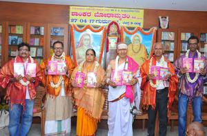 `ಶಾಂಕರಬೋಧಾಮೃತಂ'-84; ಕೃತಿಯ ಲೋಕಾರ್ಪಣಸಮಾರಂಭದಲ್ಲಿ ಶ್ರೀಯುತ ಸಚ್ಚಿದಾನಂದಮೂರ್ತಿ, ಎಂ. ಎಸ್. ಕೃಷ್ಣಮೂರ್ತಿ, ಬಿ. ಜಿ. ನಾಗರಾಜ, ಕೆ. ವಿನಯ್ ಇವರೊಂದಿಗೆ ಡಾ ॥ ಕೆ. ಜಿ. ಸುಬ್ರಾಯಶರ್ಮಾ ದಂಪತಿಗಳು; 27-4-2017, ಗುರುವಾರದಂದು