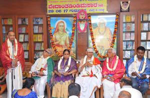 `ವೇದಾಂತಡಿಂಡಿಮಸಾರ'-86; ಕೃತಿಯನ್ನು ಲೋಕಾರ್ಪಣ ಮಾಡಿದ ಅನಂತರ ವಿದ್ವಾನ್ ಕೆ. ಪಿ. ರತ್ನಾಕರಭಟ್ಟರು ಮಾತನಾಡುತ್ತಿದ್ದಾರೆ; 29-6-2017, ಗುರುವಾರ