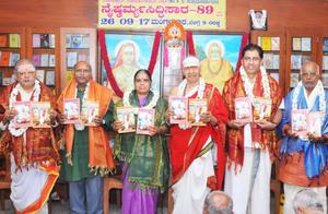 ನೈಷ್ಕರ್ಮ್ಯಸಿದ್ಧಿಸಾರ'-89 ನೇ ಕೃತಿರತ್ನದ ಲೋಕಾರ್ಪಣ ಸಮಾರಂಭದಲ್ಲಿ : 26-9-17 ಮಂಗಳವಾರ; ವಿದ್ವಾನ್ ಕೆ. ಎಸ್. ಕೃಷ್ಣಜೋಯಿಸ್, ಡಾ ॥ ಹೆಚ್. ಎಸ್. ಘಳಿಗೆ, ಕೆ. ಎಸ್. ಮಹೇಶಬಾಬು ಮತ್ತು ಆರ್. ಪ್ರಹ್ಲಾದರಾವ್ ಇವರೊಂದಿಗೆ ಲೇಖಕ ವಿದ್ವಾನ್ ಕೆ. ಜಿ. ಸುಬ್ರಾಯಶರ್ಮಾ ದಂಪತಿಗಳಿದ್ದಾರೆ.