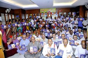 'ಬ್ರಾಹ್ಮೀಸ್ಥಿತಿಗೆ 40 ಸೋಪಾನಗಳು'-83 ಕೃತಿ ಲೋಕಾರ್ಪಣ ಸಮಾರಂಭದಲ್ಲಿ; 25-03-2017 ಶನಿವಾರ
